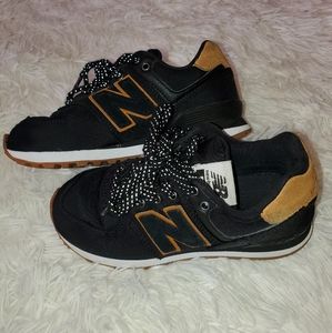 New Balance tennis shoes